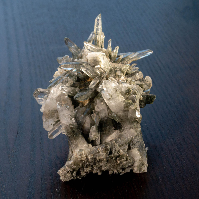 ガネーシュヒマール産 ヒマラヤ水晶クラスター 155g/110mm×60mm《クローライト》