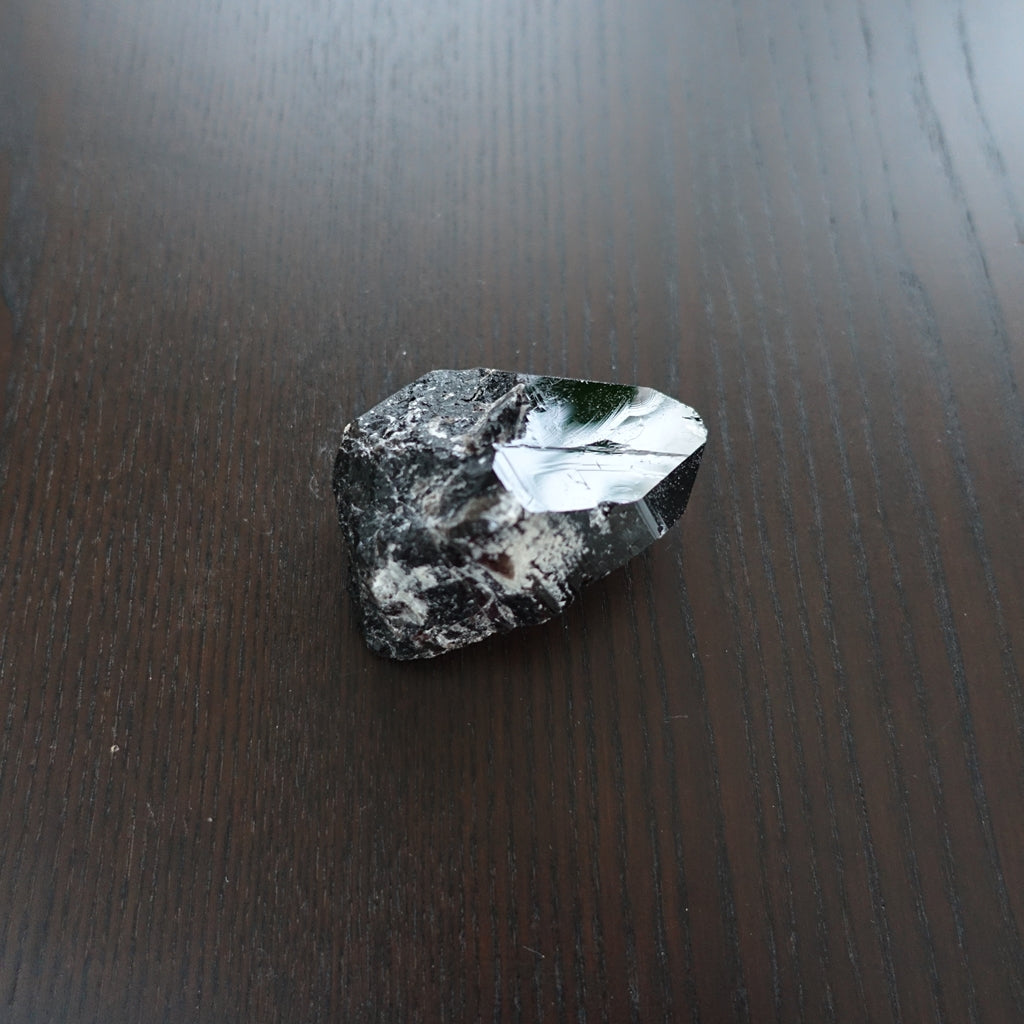 モリオン(黒水晶)原石ポイント 175g/77mm《漆黒の美しさ》チベット産
