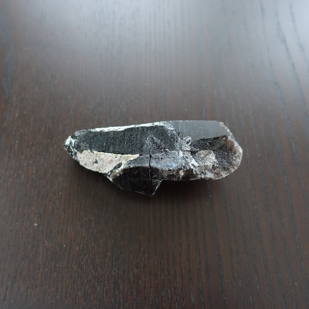 モリオン(黒水晶)原石ポイント207g/111mm《漆黒の美しさ》チベット産