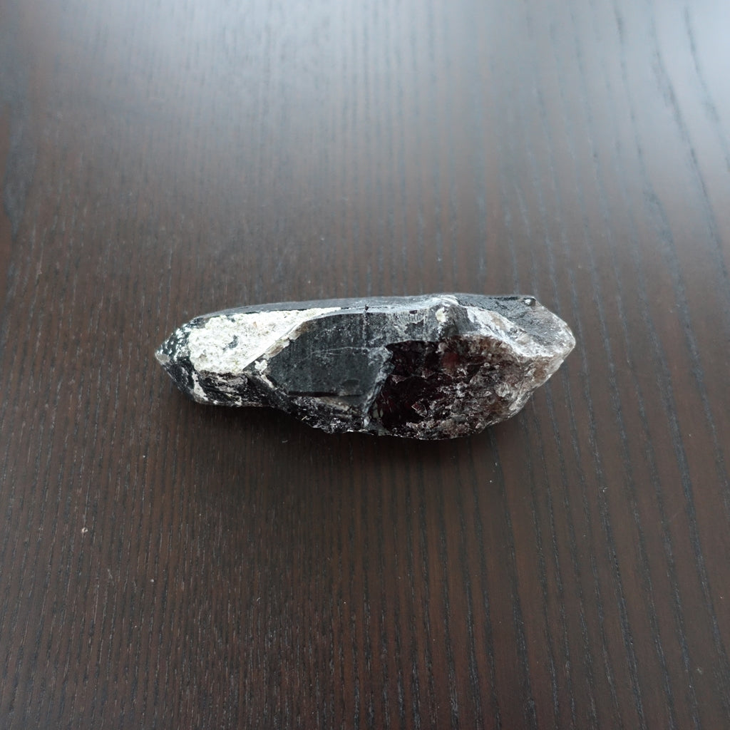 モリオン(黒水晶)原石ポイント207g/111mm《漆黒の美しさ》チベット産