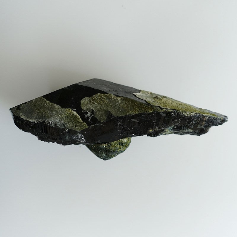 希少！天然モリオン（黒水晶）原石ポイント 382g/130.7mm《非加熱/エピドート共生》中国山東省産