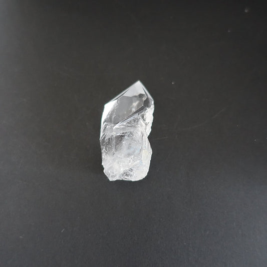 ライトニング レムリアン水晶 原石ポイント《45mm/25g/雷水晶》セーラ・デ・カブラル産