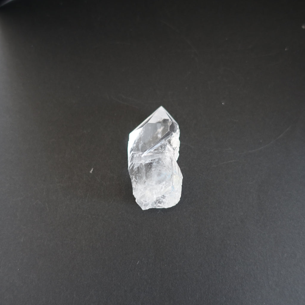 ライトニング レムリアン水晶 原石ポイント《45mm/25g/雷水晶》セーラ・デ・カブラル産